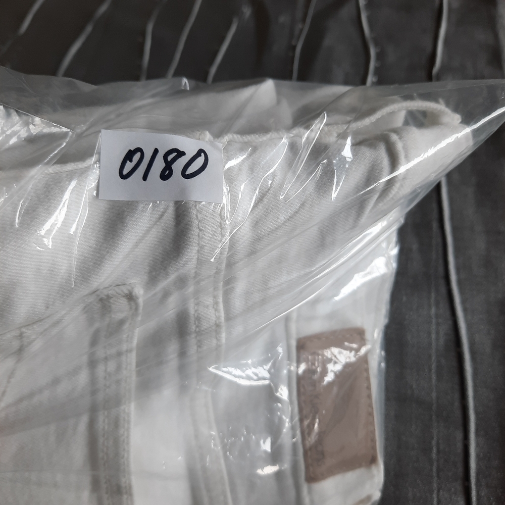 Calvin Klein White Jeans Sz 29 Slim Boyfriend Midrise Straight Leg Distressed - Picture 16 of 16